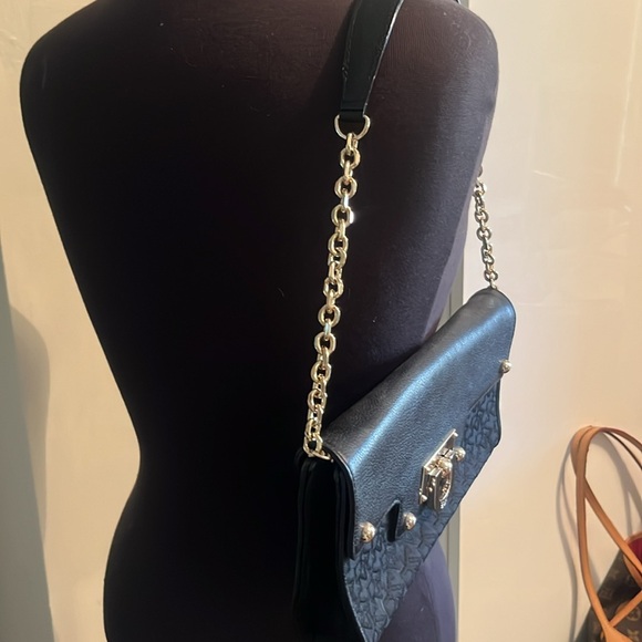 DKNY over the shoulder purse - Picture 11 of 13